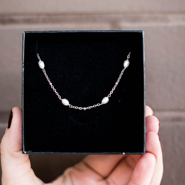 Stříbrný náramek s perlou, Náramek z mořských perel, Náramek z říčních perel, Náramek z pravých perel, Perlový náramek bižuterie, perlový náramek s karabinkou, Perlové šperky, perlový náramek, náramek bílé říční perly, perly, říční perly