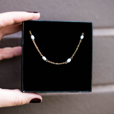 Stříbrný náramek s perlou, Náramek z mořských perel, Náramek z říčních perel, Náramek z pravých perel, Perlový náramek bižuterie, perlový náramek s karabinkou, Perlové šperky, perlový náramek, náramek bílé říční perly, perly, říční perly