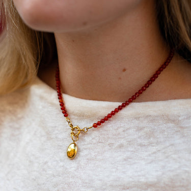 Náhrdelník z červeného karneolu s karabinkou