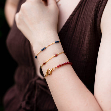 Náramek rubín s karabinkou