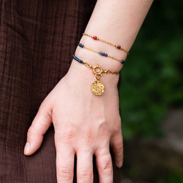 Náramek safír s karabinkou