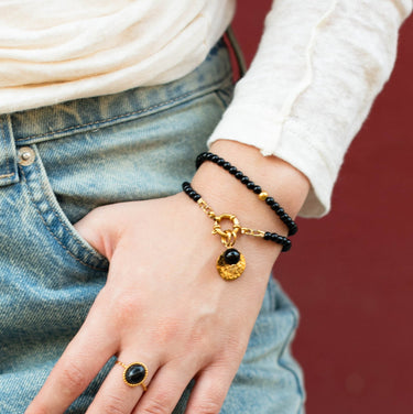 Náramek z černého achátu s karabinkou