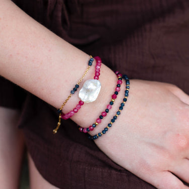 Náramek z růžového turmalínu s perlou