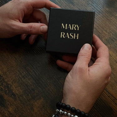 Pánský náramek s ražbou písmen