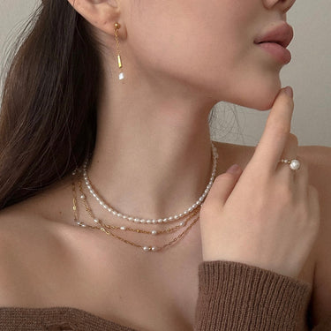 jemný perlový náhrdelník, pozlacený řetízek s perličkami, zlatý jemný náhrdelník s perlami