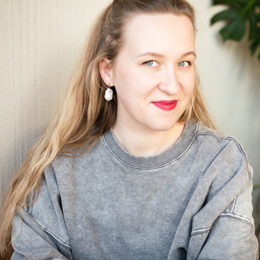 náušnice s barokní perlou, náušnice s velkou barokní perlou, Náušnice s přívěskem, Perlové náušnice pecky, Pravé perlové náušnice, Zlaté perlové náušnice, Náušnice perly visací, Perlové náušnice pecky, Perlové náušnice bižuterie, Perlové náušnice chirurgická ocel, Dámské náušnice s bílou perlou, Pravé perly náušnice, Zlaté náušnice s perlou, Náušnice perly visací, Zlaté visací náušnice s perlou, Náušnice s mořskou perlou