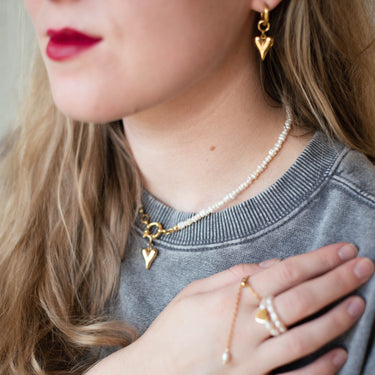 Perlový náhrdelník s karabinkou Vlny lásky