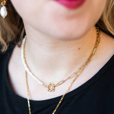 Perlový náhrdelník s karabinkou Vlny