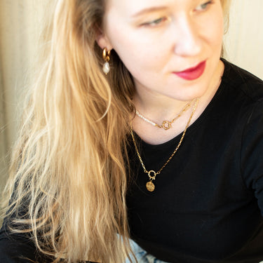 Perlový náhrdelník s karabinkou Vlny