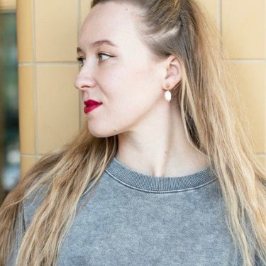 Pravé perlové náušnice, Zlaté perlové náušnice,  Náušnice perly visací, Perlové náušnice pecky, Perlové náušnice bižuterie,  Perlové náušnice chirurgická ocel, Dámské náušnice s bílou perlou,  Pravé perly náušnice,  Zlaté náušnice s perlou, Náušnice perly visací,  Zlaté visací náušnice s perlou