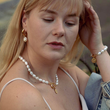 Stříbrný náramek s perlou, Náramek z mořských perel,  Náramek z říčních perel,  Náramek z pravých perel,  Perlový náramek bižuterie, perlový náramek s karabinkou,  Perlové šperky, perlový náramek, náramek bílé říční perly, perly, říční perly