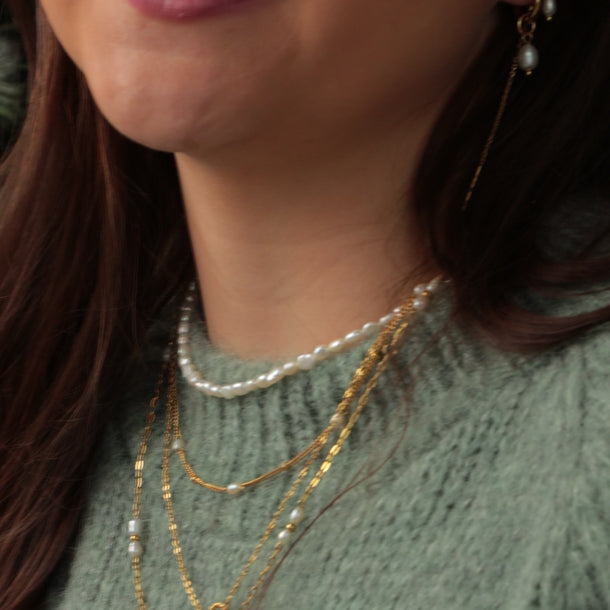 Pravý perlový náhrdelník z kultivovaných sladkovodních říčních perel, minimalistický perlový choker ručně vyrobený v Praze MARYRASH